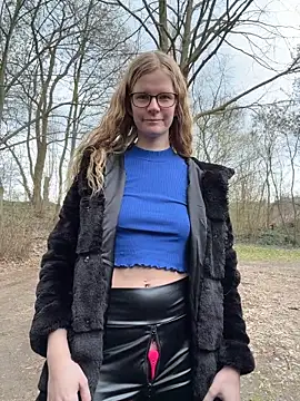 Snapshot of Bikergirl_97 chatting on March 10, 2026, 10:31 am Bikergirl 97 online show from March 10, 2026, 10:31 am