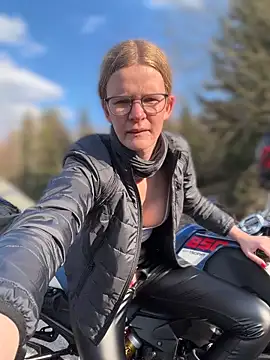 Snapshot of Bikergirl_97 chatting on March 22, 2026, 3:26 pm Bikergirl 97 online show from March 22, 2026, 3:26 pm