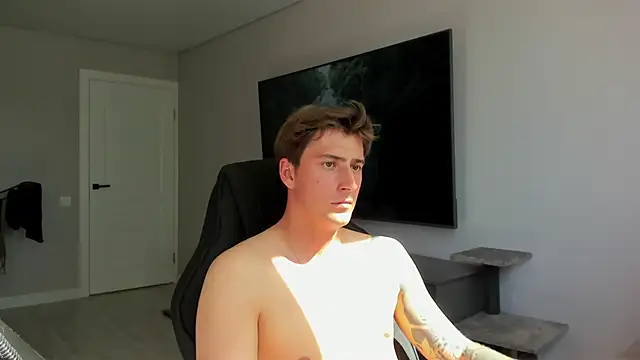 Snapshot of DaniHort chatting on June 22, 2026, 12:35 pm DaniHort online show from June 22, 2026, 12:35 pm