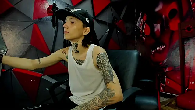 Snapshot of StraightBoy_Nick chatting on September 15, 2025, 4:56 am StraightBoy Nick online show from September 15, 2025, 4:56 am