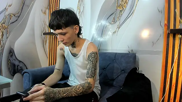 Snapshot of StraightBoy_Nick chatting on September 23, 2025, 6:05 am StraightBoy Nick online show from September 23, 2025, 6:05 am