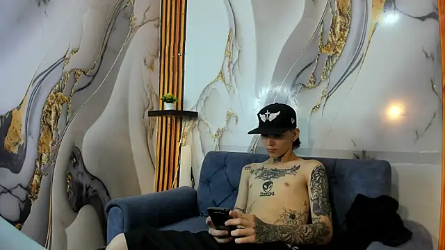 Snapshot of StraightBoy_Nick chatting on September 30, 2025, 5:01 am StraightBoy Nick online show from September 30, 2025, 5:01 am