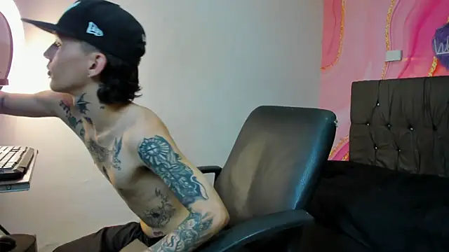Snapshot of StraightBoy_Nick chatting on October 2, 2025, 8:38 pm StraightBoy Nick online show from October 2, 2025, 8:38 pm