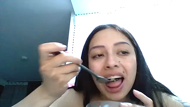 Snapshot of sara_gomez1_ chatting on May 22, 2026, 12:18 am sara gomez1 online show from May 22, 2026, 12:18 am