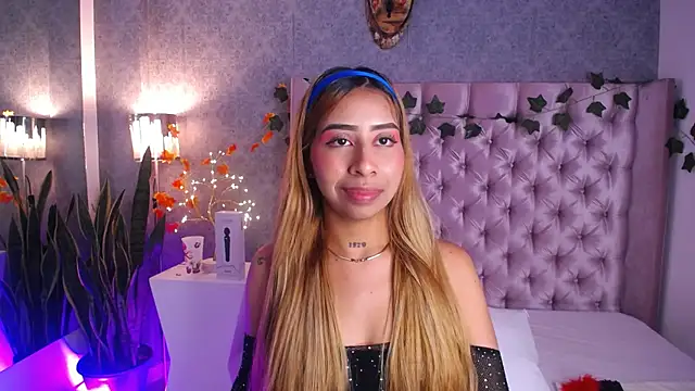 laila stilwiills online show from November 5, 2025, 1:05 am