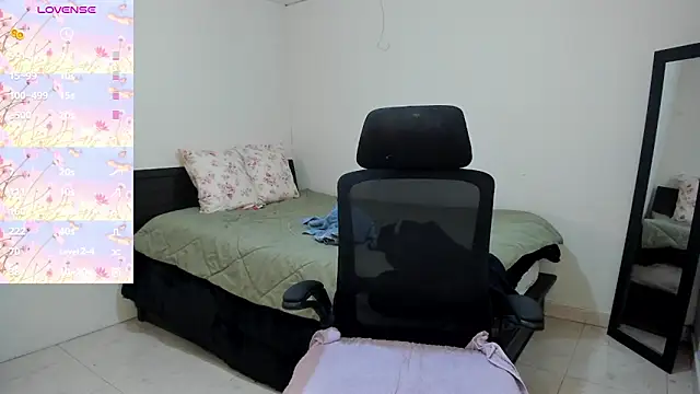 MariamCastiblanco online show from February 13, 2026, 4:03 pm