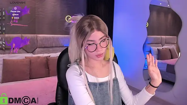 Arinextdoor online show from October 13, 2025, 11:49 pm