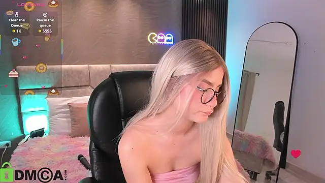 Arinextdoor online show from March 26, 2026, 8:47 pm