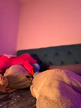 Snapshot of ScarletBloom_ chatting on November 14, 2025, 4:49 pm ScarletBloom online show from November 14, 2025, 4:49 pm