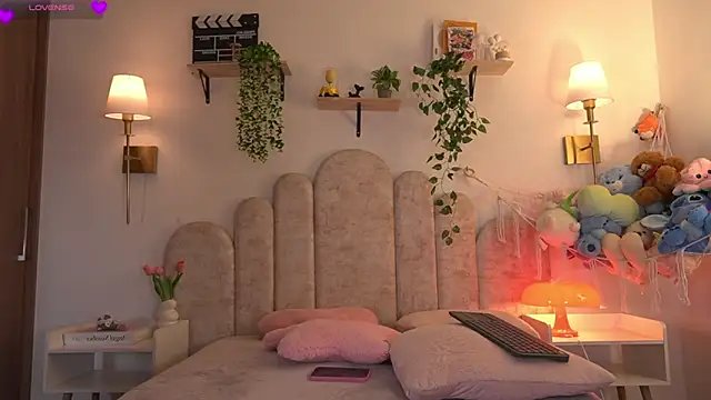 violeth     online show from April 13, 2026, 1:16 pm