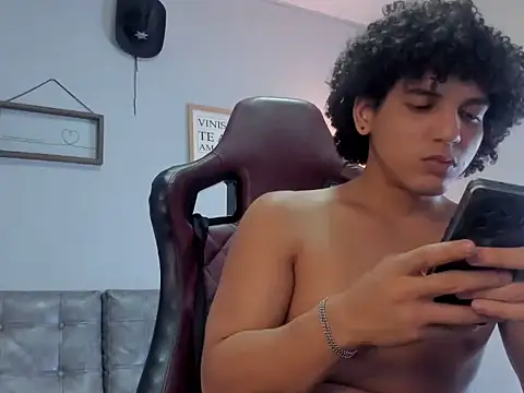 Xfire boy69 online show from September 20, 2025, 6:53 pm