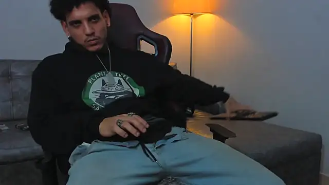 Xfire boy69 online show from December 16, 2025, 2:16 am