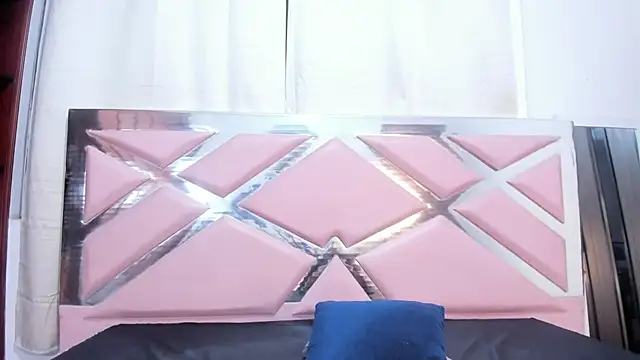 Kenishax  online show from September 26, 2025, 4:38 am