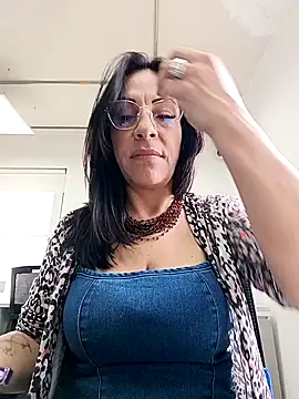  Kamy Hot online show from December 5, 2025, 1:31 pm