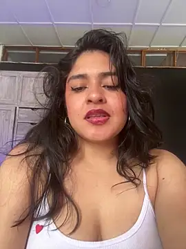 EmilyNoir1 online show from April 18, 2026, 7:58 pm