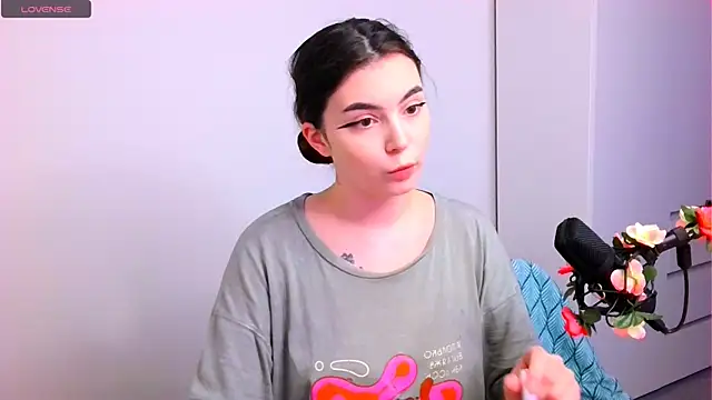 peachyness online show from December 1, 2025, 8:03 pm