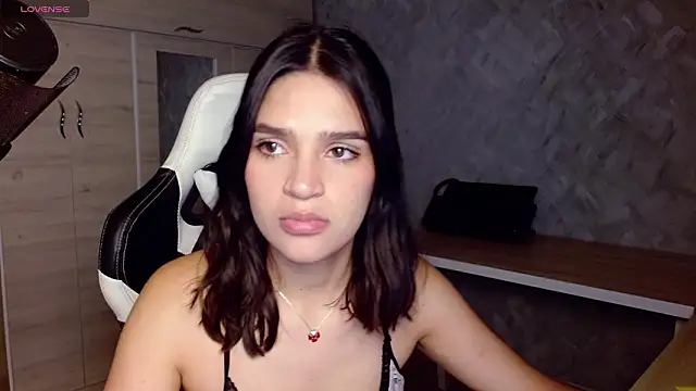 Roxxi 2110 online show from March 4, 2026, 7:47 am