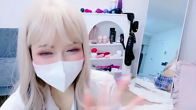 Snapshot of -Nyanko-chan- chatting on June 18, 2026, 11:14 am -Nyanko-chan- online show from June 18, 2026, 11:14 am