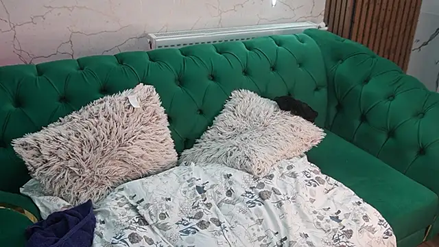 angel wow  online show from November 13, 2025, 5:17 am