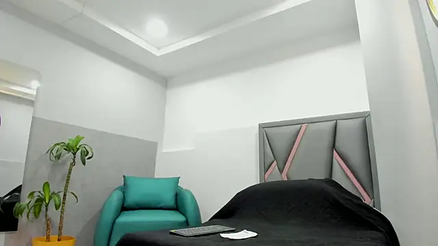 klariz09 online show from October 3, 2025, 8:17 pm