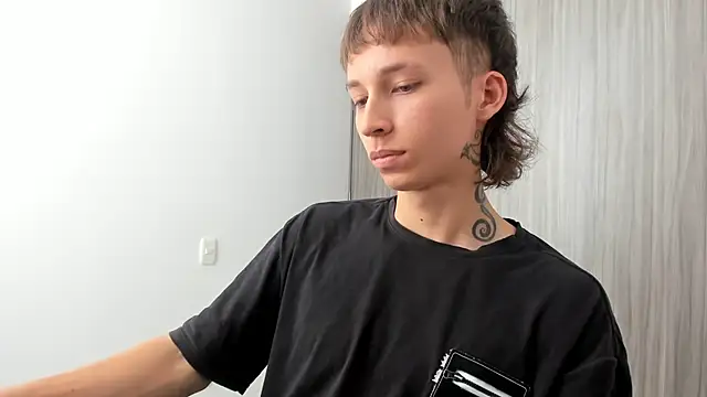 spacehumanz online show from February 25, 2026, 7:01 pm