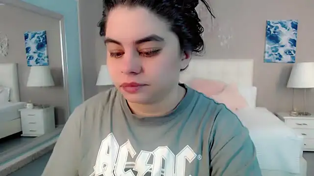 maddissonivanova online show from April 13, 2026, 6:57 pm