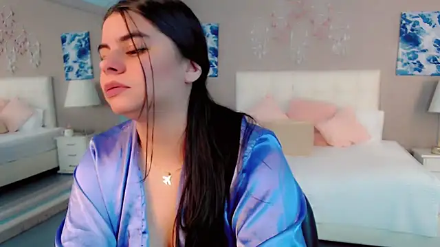 maddissonivanova online show from April 16, 2026, 9:39 pm