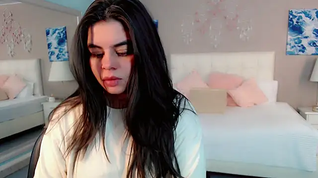 maddissonivanova online show from April 19, 2026, 7:05 pm