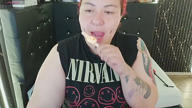 Witch Scarlet online show from April 17, 2026, 1:08 am