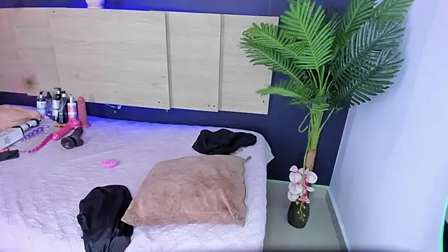 Snapshot of Amalia_Bigass chatting on November 23, 2025, 4:56 am Amalia Bigass online show from November 23, 2025, 4:56 am