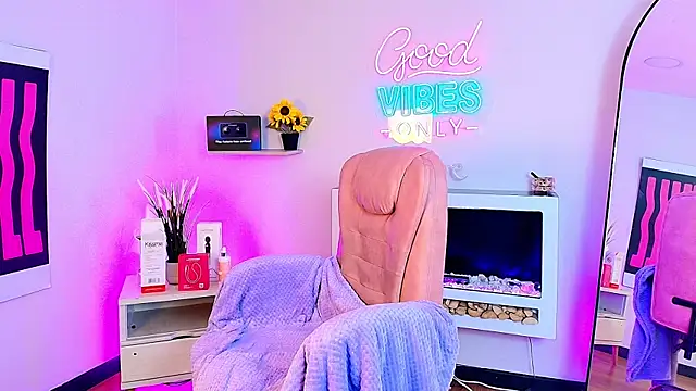 Alice Vixen online show from May 26, 2026, 12:12 pm
