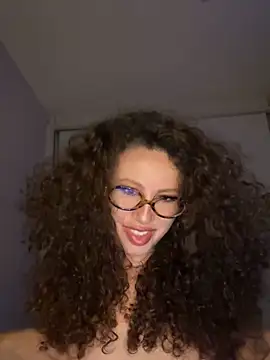 JhenneRouge online show from November 7, 2025, 1:27 am