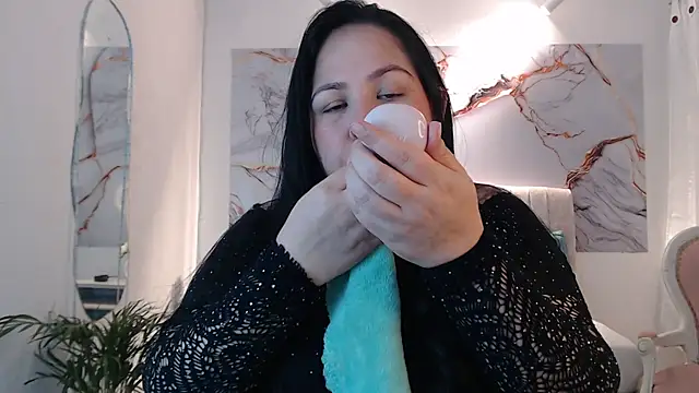 Ashley Grahaam online show from November 16, 2025, 11:32 pm