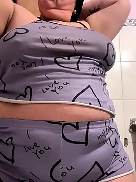 valen1891 online show from September 24, 2025, 12:58 am