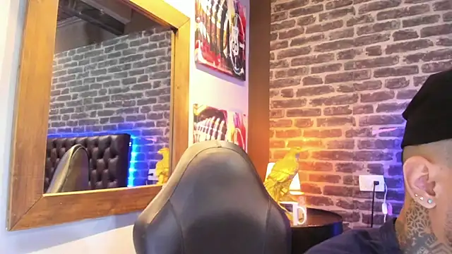 VinzenzRizzo online show from September 28, 2025, 4:29 am