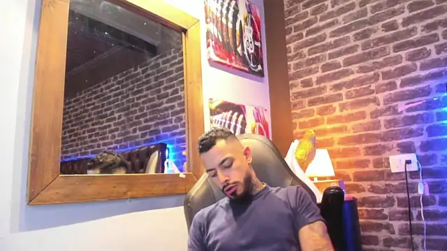 VinzenzRizzo online show from October 5, 2025, 4:22 am