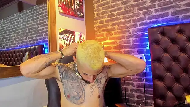 VinzenzRizzo online show from December 18, 2025, 9:21 pm