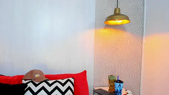 VinzenzRizzo online show from February 12, 2026, 4:40 am