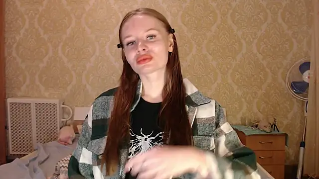 Kitkaat00 online show from April 22, 2026, 6:42 pm