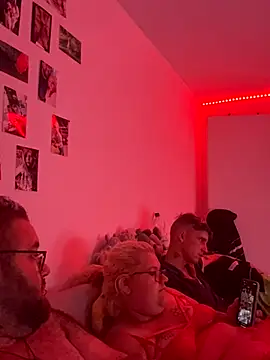 mrandmrsdarkside online show from September 11, 2025, 7:47 pm