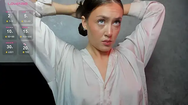 Snapshot of SaraMoren0 chatting on September 18, 2025, 1:46 pm SaraMoren0 online show from September 18, 2025, 1:46 pm