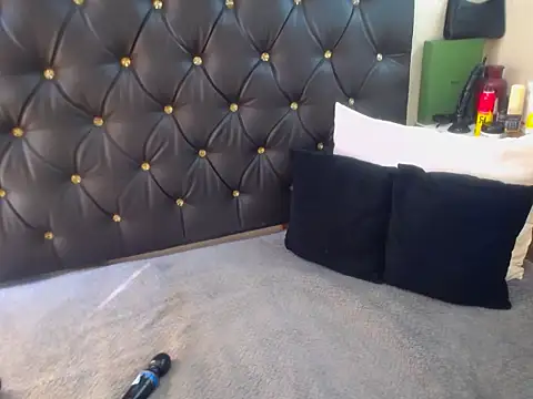 DojaBoootie online show from November 19, 2025, 6:24 am