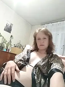 Snapshot of Flower2931 chatting on May 6, 2026, 7:52 pm Flower2931 online show from May 6, 2026, 7:52 pm