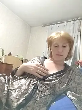 Snapshot of Flower2931 chatting on June 19, 2026, 7:06 pm Flower2931 online show from June 19, 2026, 7:06 pm