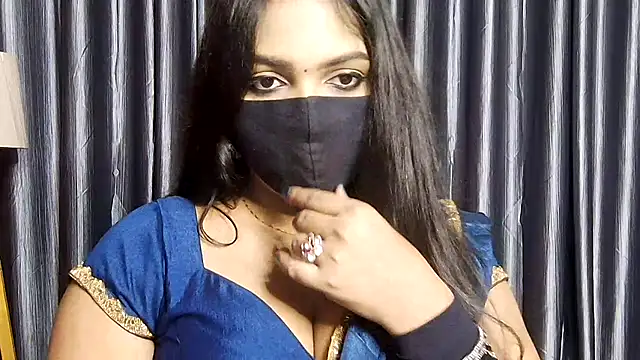 Webrowncouple online show from October 10, 2025, 4:28 pm