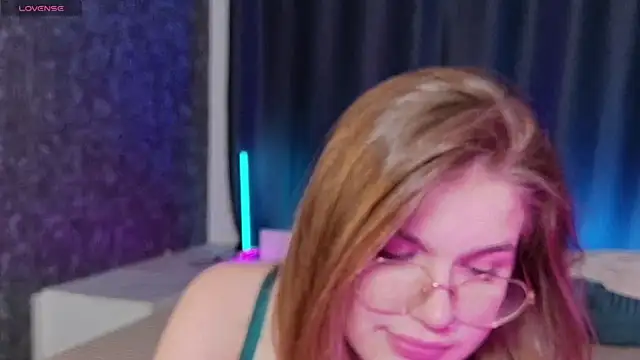 Snapshot of SophieMurrr chatting on May 28, 2026, 8:39 pm SophieMurrr online show from May 28, 2026, 8:39 pm