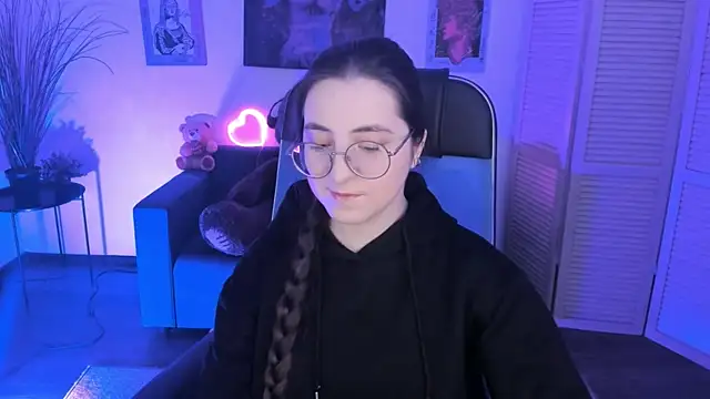 VirtuallVoyant online show from December 23, 2025, 4:21 am