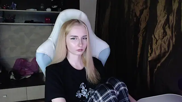 Cutti Crystal online show from March 20, 2026, 8:14 pm