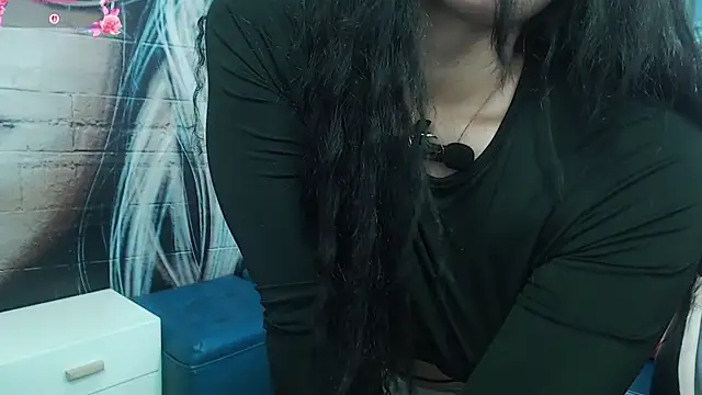 gigi gilt  online show from July 28, 2026, 7:39 pm