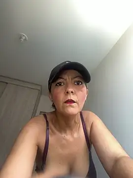 Snapshot of Tinymilf_ chatting on June 17, 2026, 8:10 pm Tinymilf online show from June 17, 2026, 8:10 pm